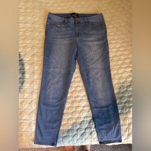 1822 Denim Women's Light Blue Skinny Jeans